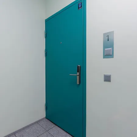 Padriku With A Balcony,near To Central,self Check In 24 7,free Parking Апартаменты