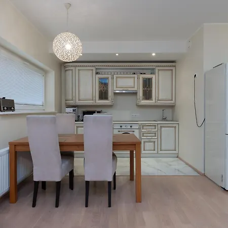 Padriku With A Balcony,near To Central,self Check In 24 7,free Parking *